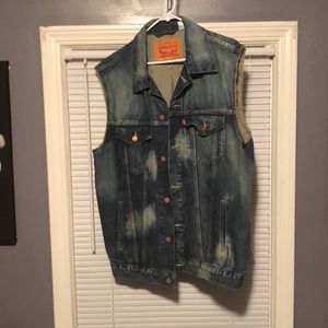 🗣🗣Men’s Levi Vest🗣🗣 Brand New